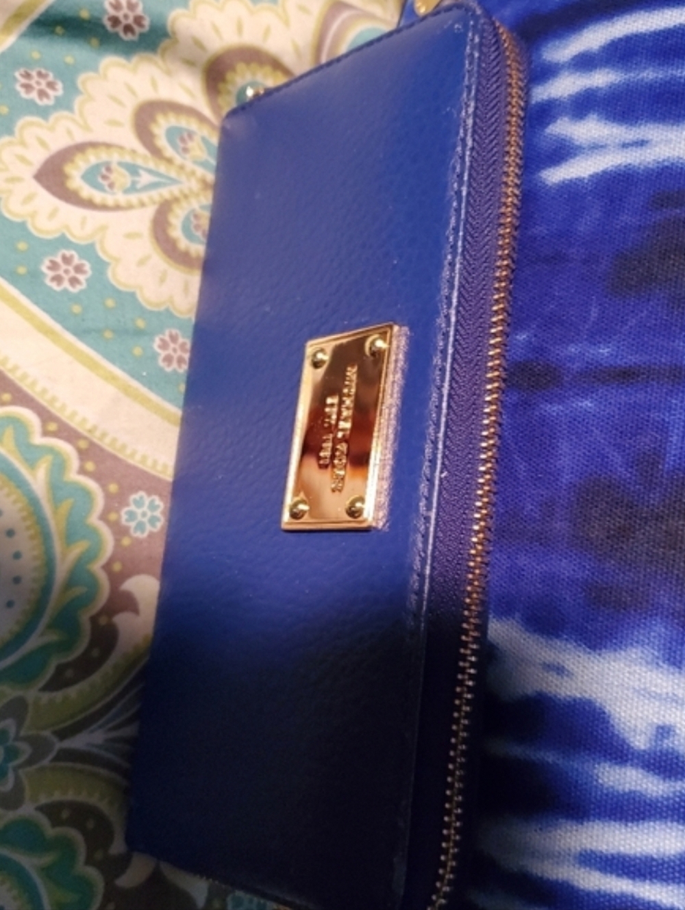 EUC Michael Kors Lrg Blue Tie-Dye Drawstring Shoulder Bag w/matching Wallet SET - Picture 10 of 13